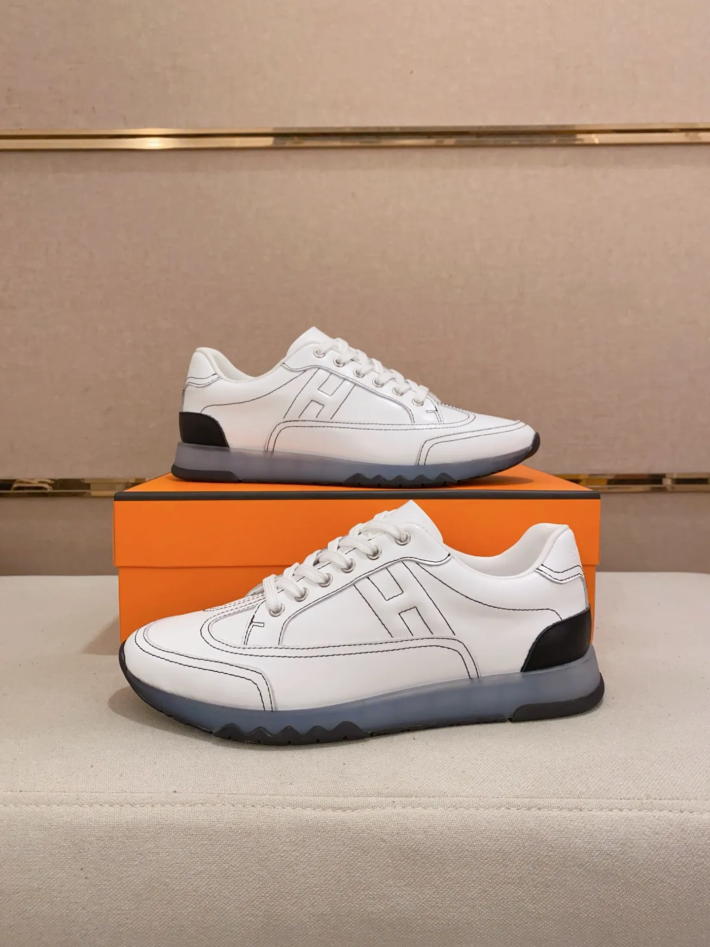 Ex-factory price: 500💰《HERMES》【Classic Original Version】Hermès; Top 🔝 Purchasing Agency 🔍🔍Men's latest 🇺🇸 counters are sold simultaneously, original imported from Italy ▲▲First-layer cowhide ▲▲ (high-end, extravagance and class) times) Exquisite workmanship (Italian 🇮🇹Imported water-dyed 🐂cowhide lining) sole: Original sole provided by the original factory, ⚠️exclusive double-layer activity·TPR·rubber·combined molded outsole; super comfortable·wear-resistant·non-slip·environmental protection The real thing is more beautiful if you take the real thing (high quality, follow the order), you can enter and exit the counter at will * Number of yards: 38·39·40·41·42·43·44# (can be customized 45.)